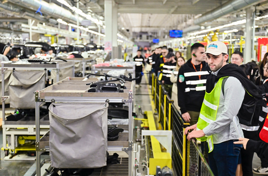 جولة في مصنع جي تور في فوزهو